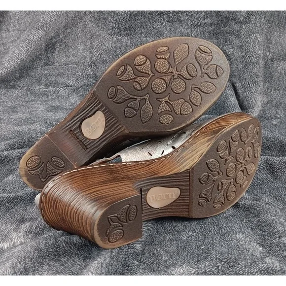Born F59410 Silver Leather Slingback Wedge Sandals Laser Cut Floral Women's 7.5M - Picture 9 of 9